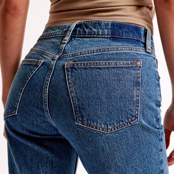 Women’s Abercrombie Curve Love The 90’s Straight Mid Rise Jeans - Picture 2 of 11